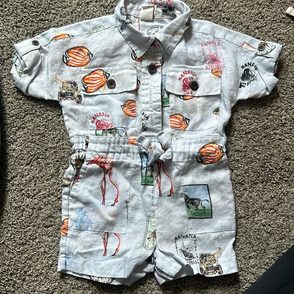 Banana Republic size 6-12 months jumpsuit. Worn ONE time.